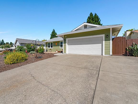 3rd image of 950 Emily Avenue