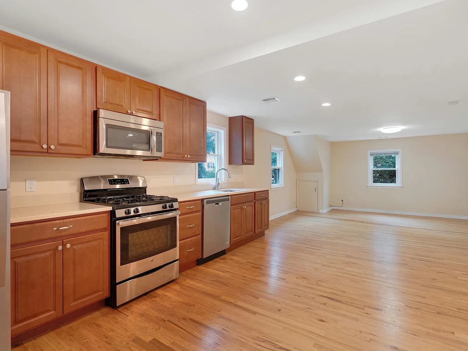 3 bed, $3,850 — Photo 4