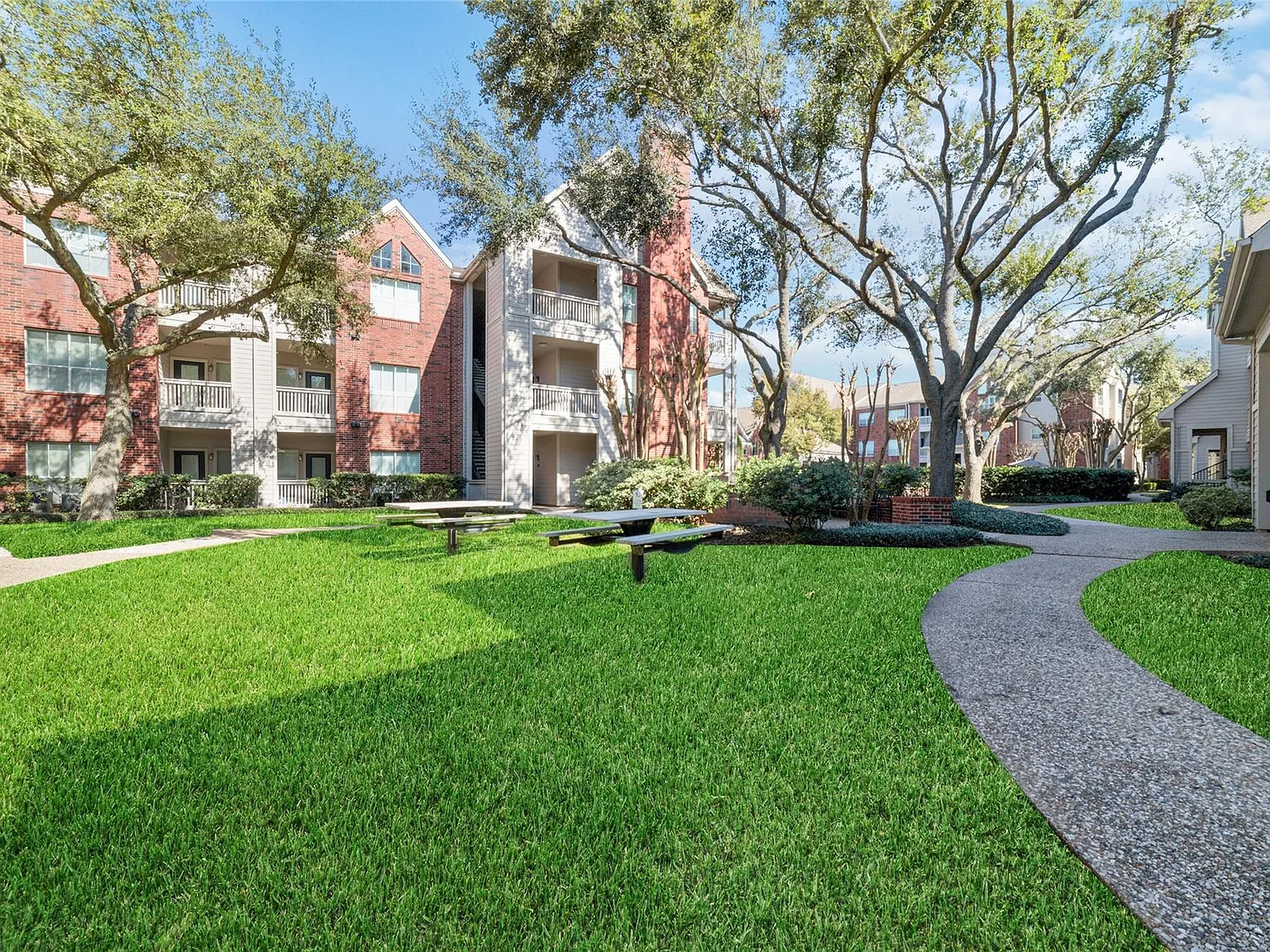 1 bed, 1.0 bath, 790 sqft, $1,950 — Photo 4