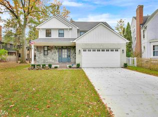 161 Moross Rd, Grosse Pointe, MI 48236