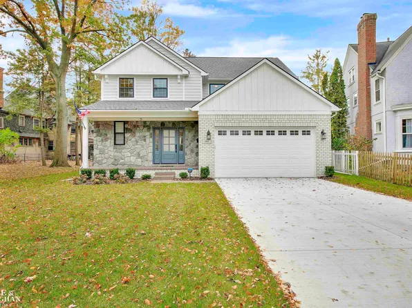 161 Moross Rd, Grosse Pointe, MI 48236