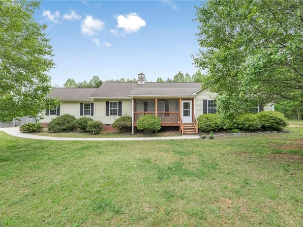 8162 Belews Creek Rd, Belews Creek, NC 27009