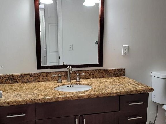 5th image of 8343 Lake Dr #4