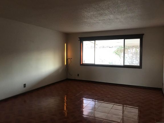 4th image of 340 Crestmont Dr