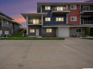5928 N 158th Plz, Omaha, NE 68116