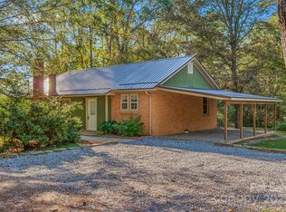 14 Luckenbach Dr, Fairview, NC 28730