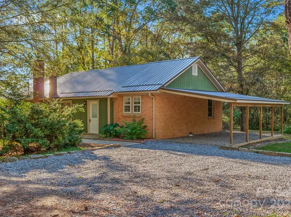 14 Luckenbach Dr, Fairview, NC 28730