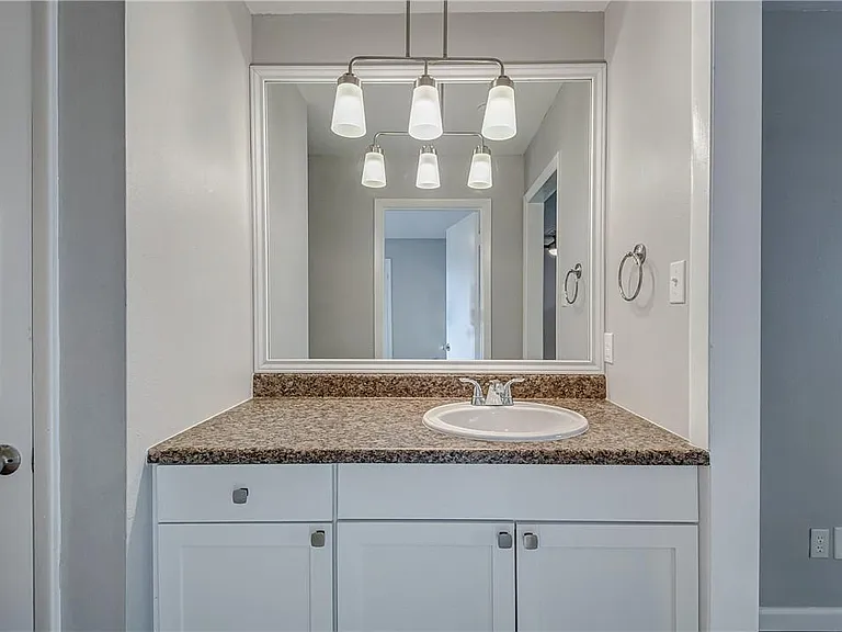 4307 S 1st St #108 — Photo 17