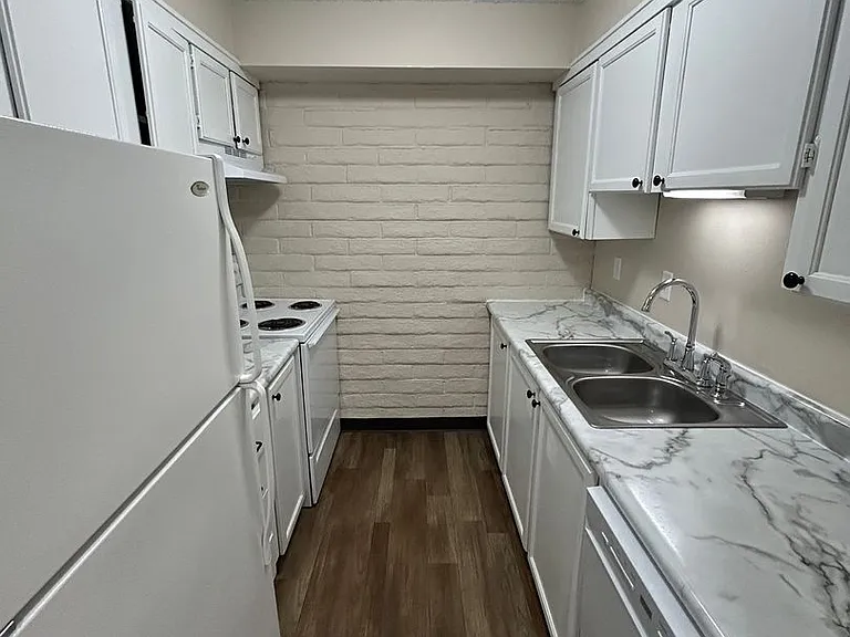 1940 Dudley Street — Photo 5