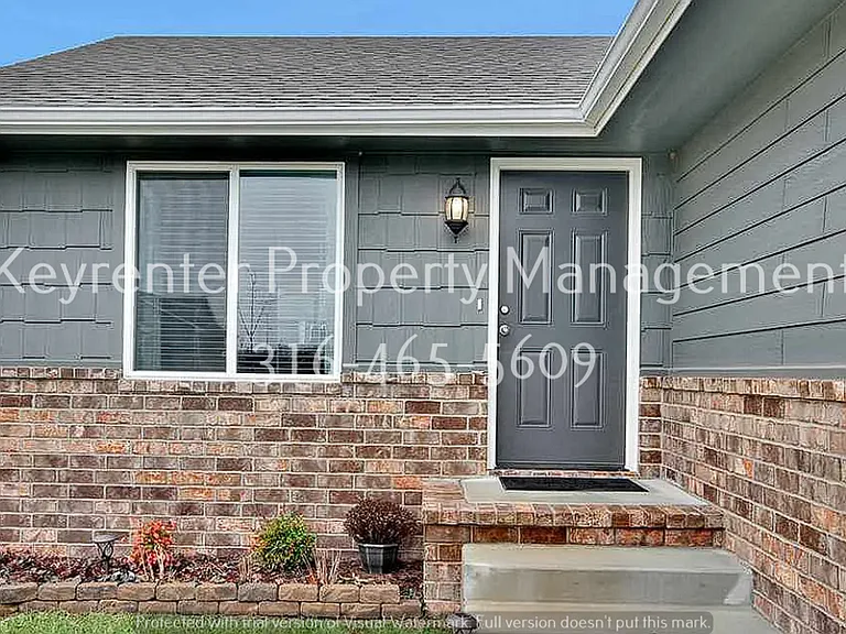 1470 N Aster St — Photo 2