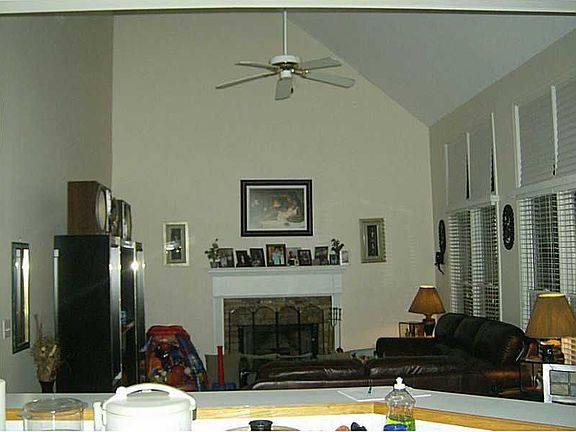 3rd image of 1130 McKendree Park Ln