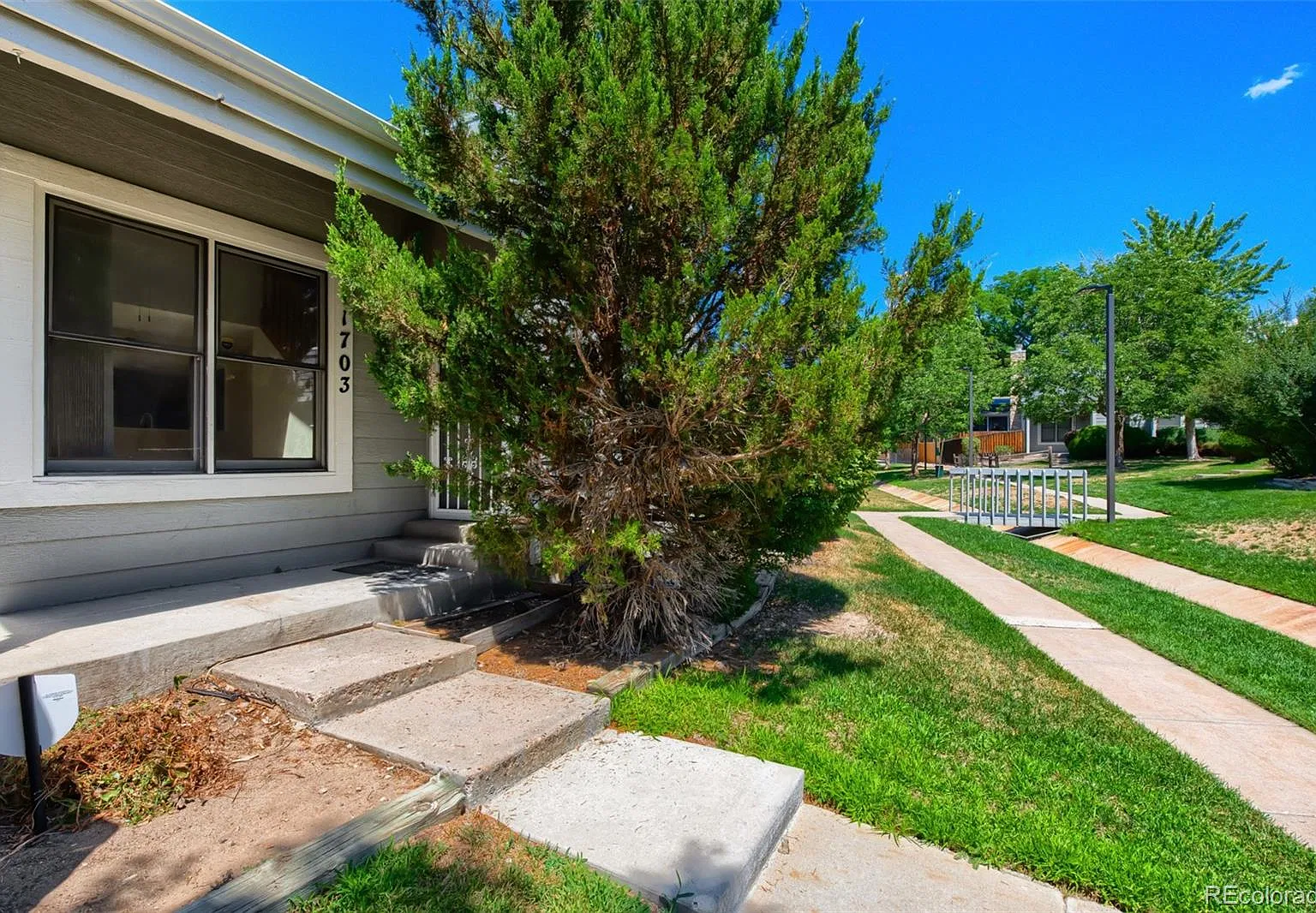 4 bed, 3.5 bath, 2427 sqft, $2,950 — Photo 4