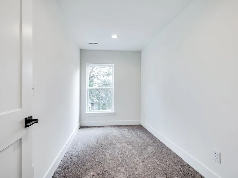 518 Taffy Way — Photo 24