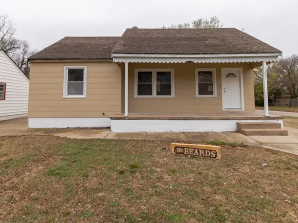 1057 N Parkwood Ln, Wichita, KS 67208