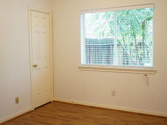 3rd image of 22210 Elsinore Dr