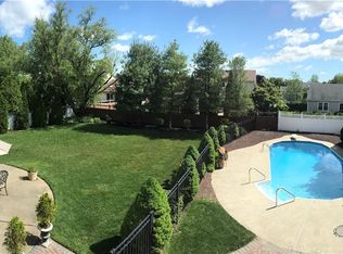 8 Manor Ct, Old Bridge, NJ 08857