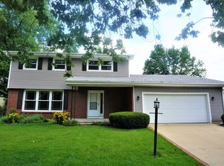 906 Devonshire Dr, Champaign, IL 61821