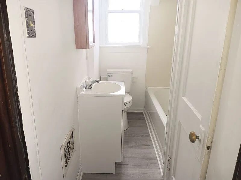 1 bed, 1.0 bath, $725 — Photo 4