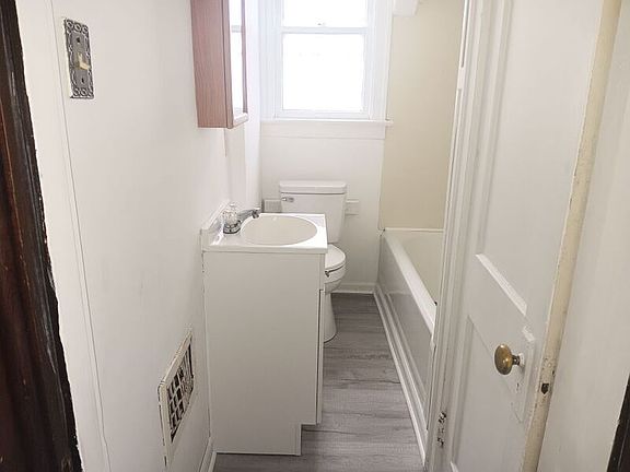 4th image of 414 S 10th St APT A