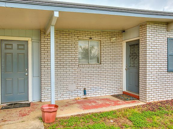 4th image of 2310 Oxford Cir