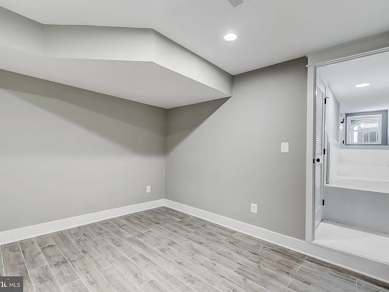 715 S Conkling St — Photo 30