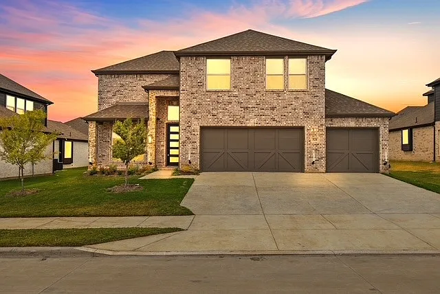 Bright Move-In-Ready 4-Bed Home in Little Elm, TX — Photo 4