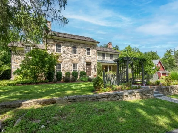 31 Water St, Tewksbury Twp., NJ 08858