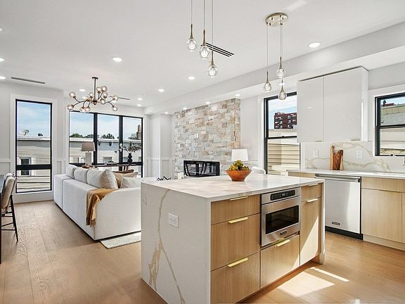 4th image of 85 Bleecker St #3