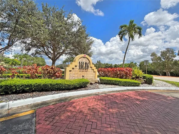 643 Vista Isles Dr, Fort Lauderdale, FL