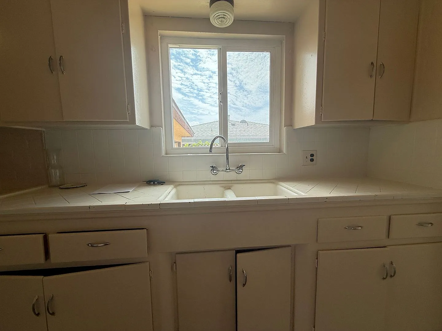 Fresh 3 bedroom + bonus room house minutes away from the beach! — Photo 4