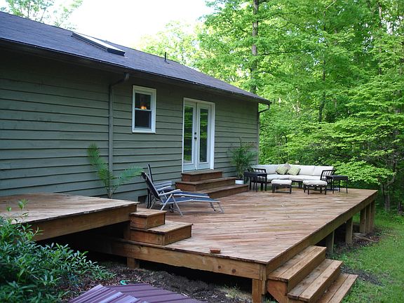 Two-level 700 sqft Deck!