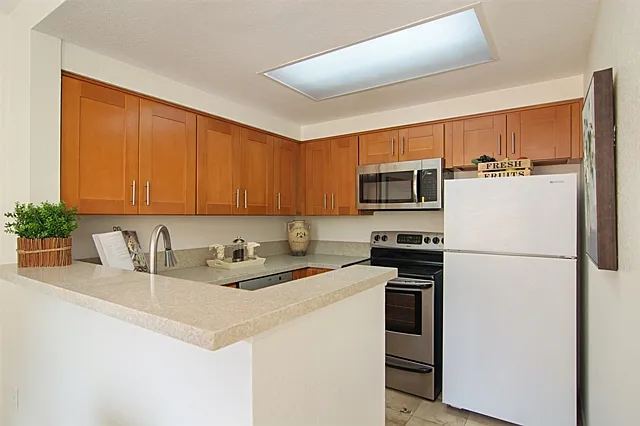 2 bed, 1100 sqft, $3,200 — Photo 2