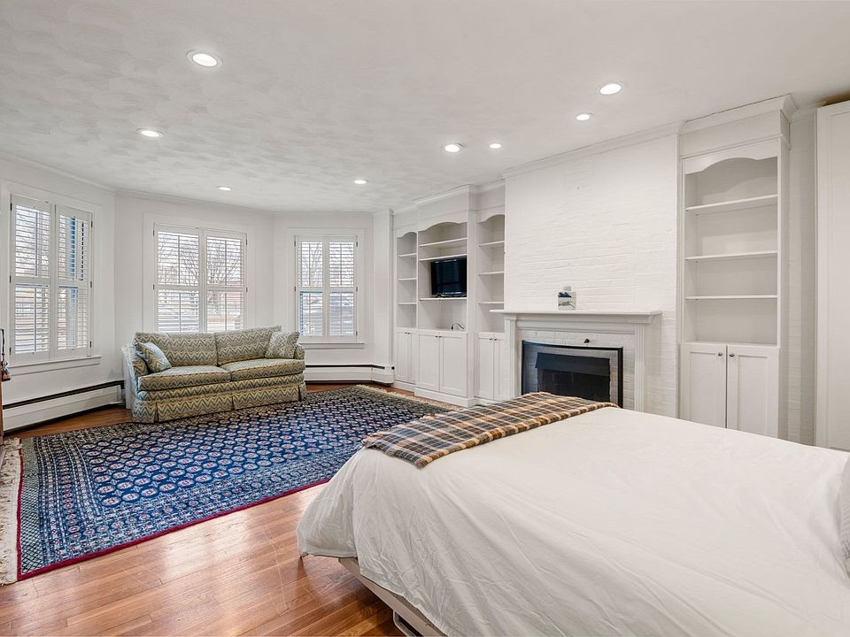 1st image of 236 Beacon St APT 1E