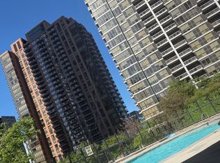 2 Anndale Dr #811, Toronto, ON M2N 0G5