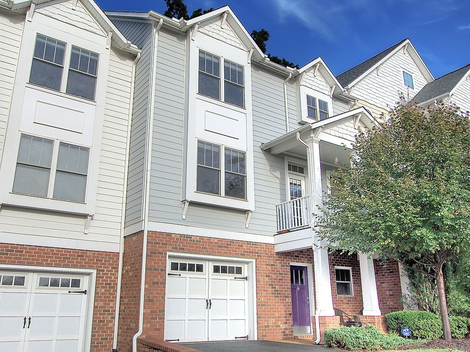 1st image of 215 Brookwood Dr