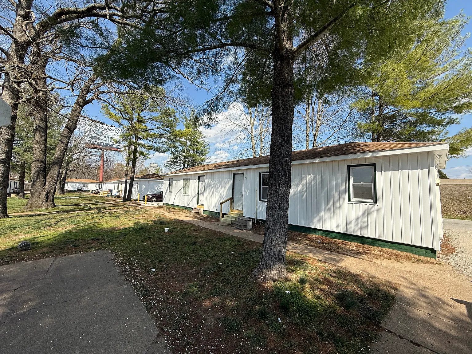 Pine Valley Apartments — Photo 3