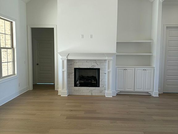3rd image of 341 Aurora Cir