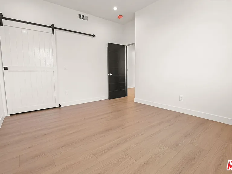 2135 S Longwood Ave #1/2 — Photo 46