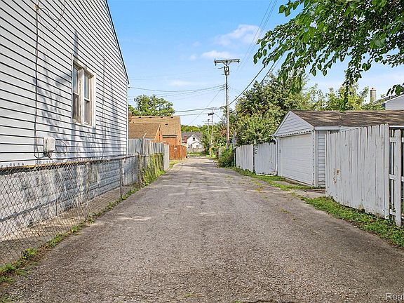 3rd image of 40 W Benson St