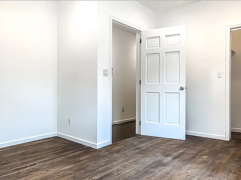 303 E Houston St #5 — Photo 7