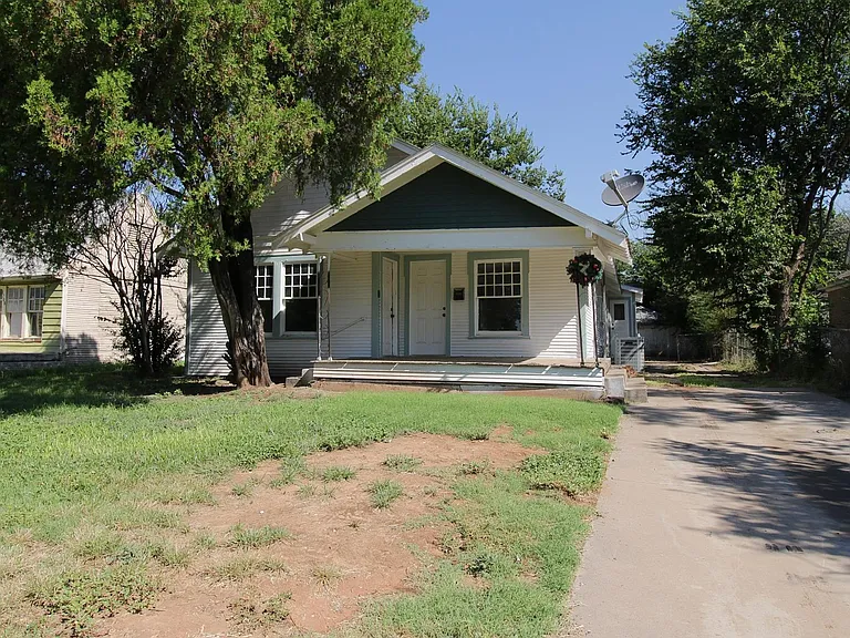 1706 McGregor Ave — Photo 2