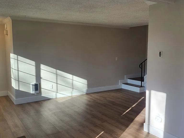 newly updated 2 bed 1 bath apartment in North Auburn $1775 — Photo 3