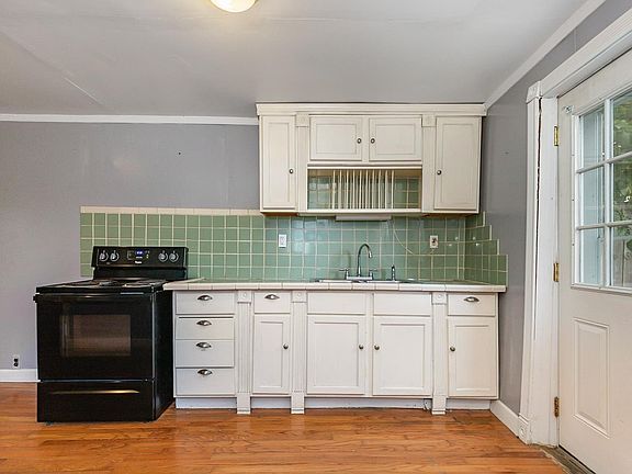 5th image of 318 Boone St