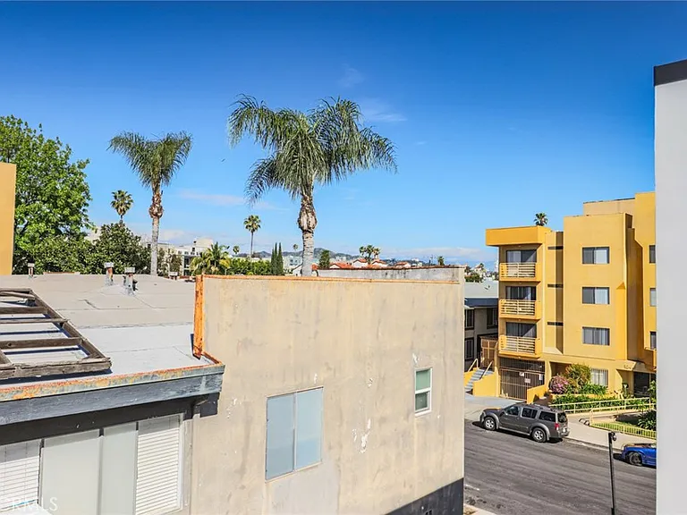 1237 N Orange Dr #B — Photo 29