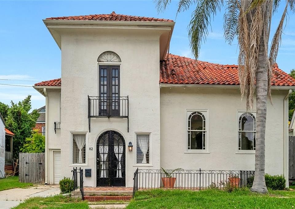 1st image of 82 Versailles Blvd