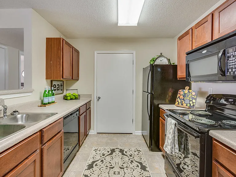 Forest Trail Apartment Homes — Photo 19