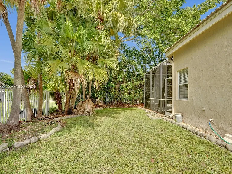 4219 Sabal Ridge Cir — Photo 25