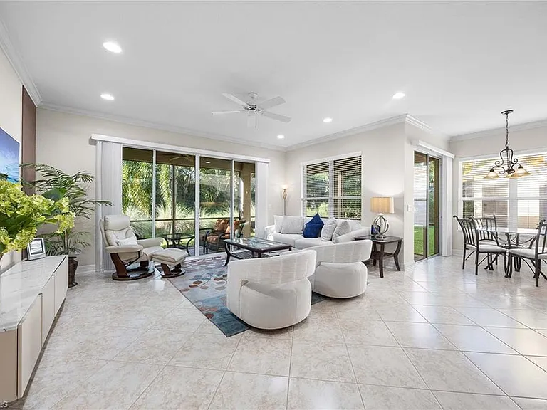 6542 Marbella Dr — Photo 8