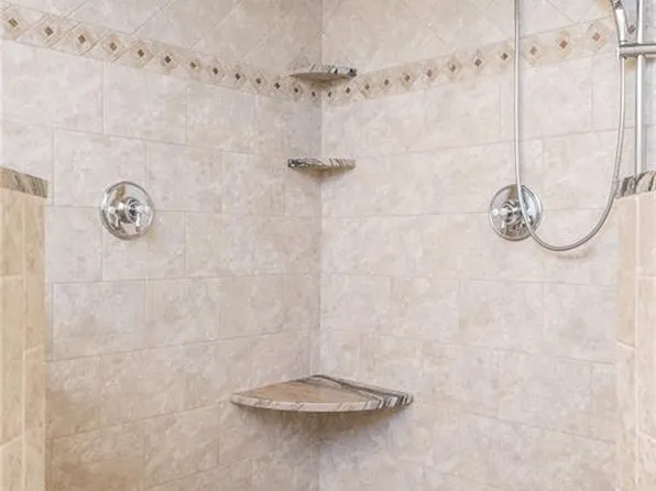 4 Arbor Crossing, East Lyme, CT 06333