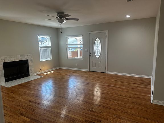 3rd image of 829 E Calaveras St